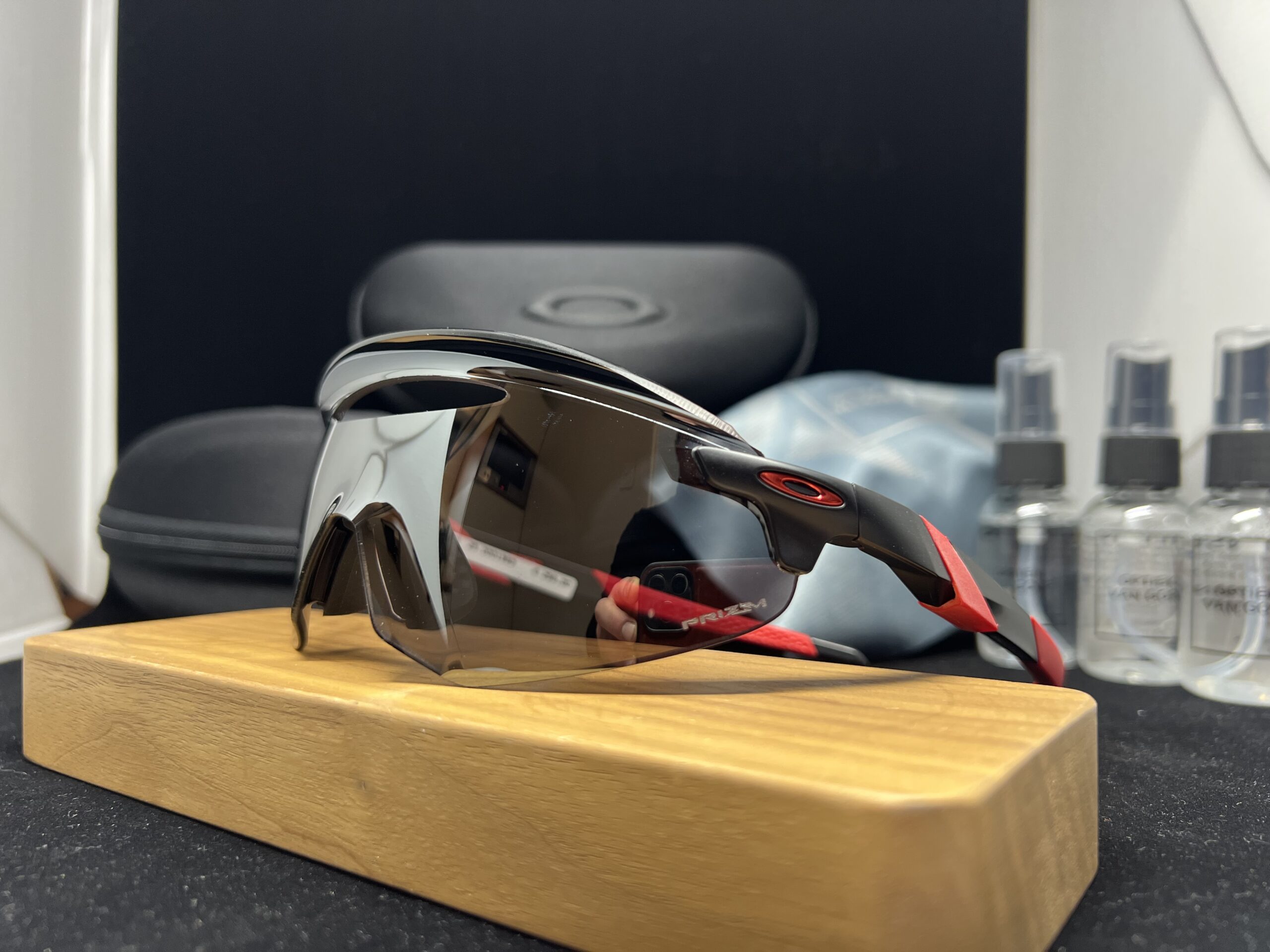 Oakley Encoder Ellipse – Mat Black and Red